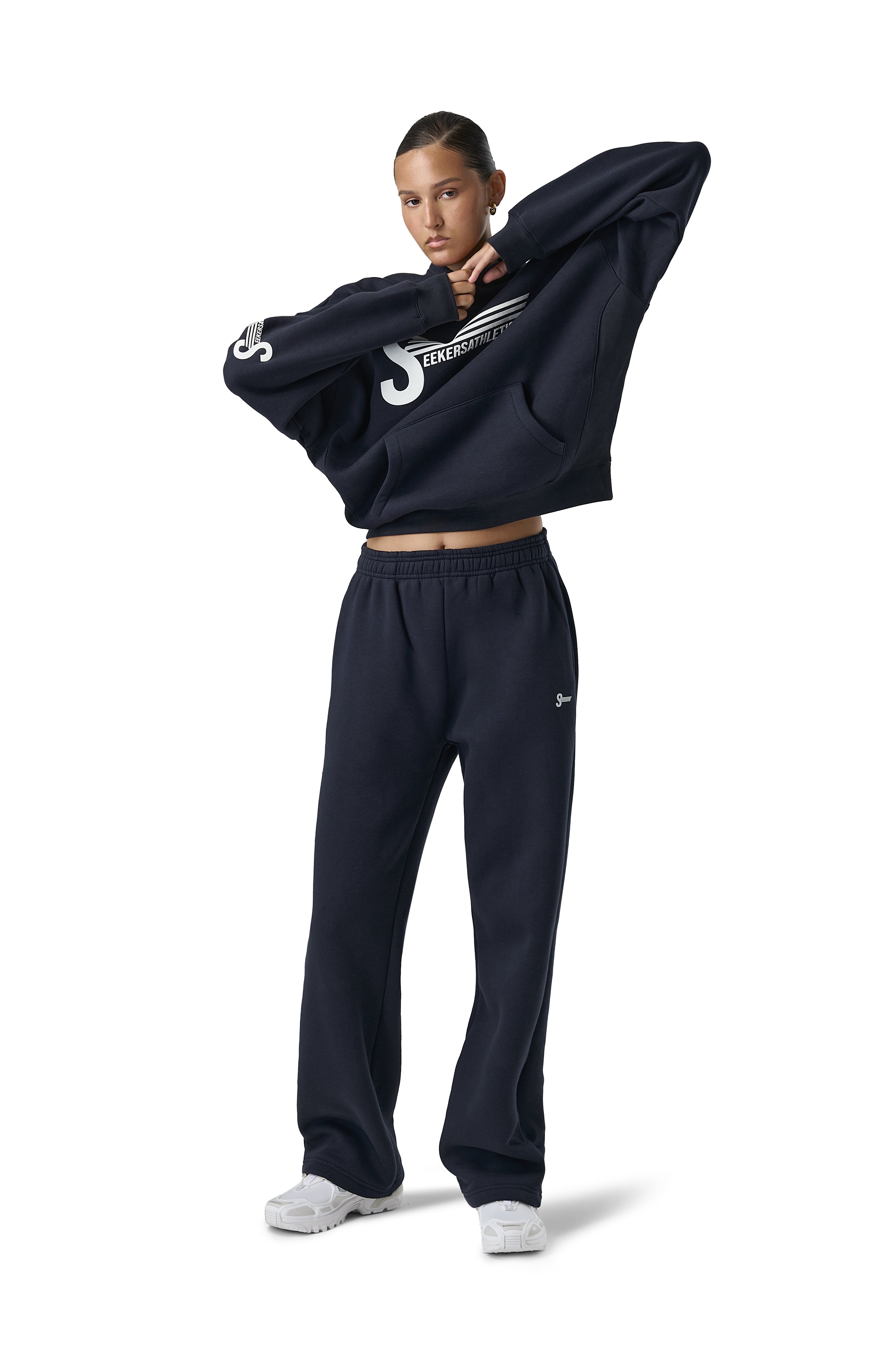 Model Scarlett is 5'8" and wears a size S.